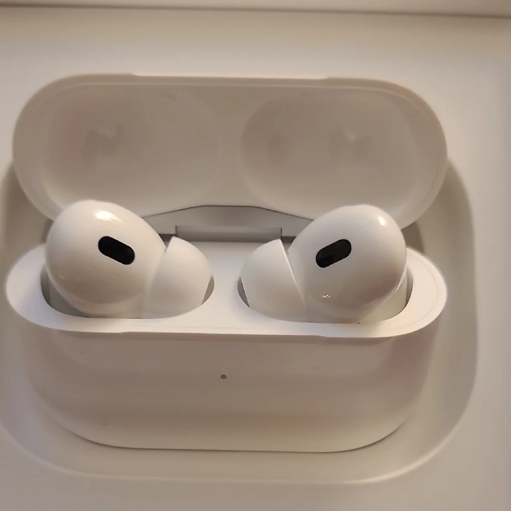 Apple AirPods Pro - Classic White